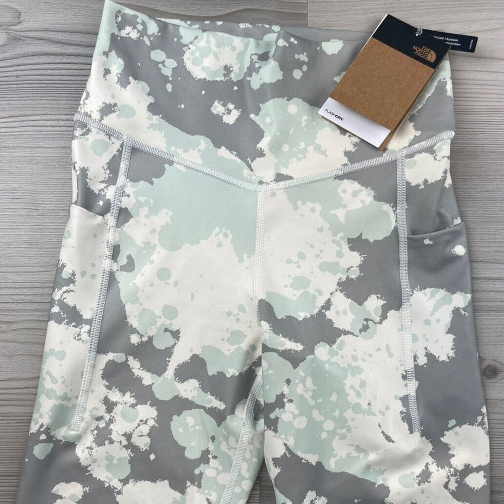 The North Face Motivation High-Rise Pocket 9" Shorts - Women's Size M - NEW